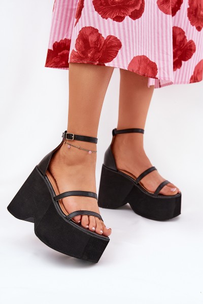 Women's Sandals On Massive Platform And Wedge Black Etette