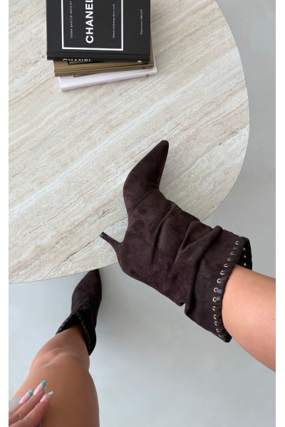 Wrinkled Ankle Boots on Heel Chocolate Brown Herella