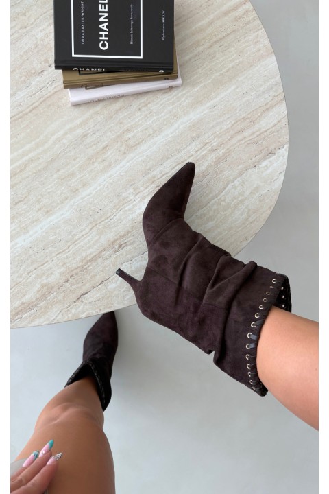Wrinkled Ankle Boots on Heel Chocolate Brown Herella