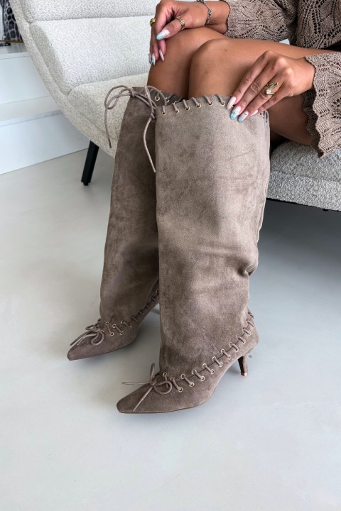 Beige Zamszowe Kitten Heel Boots With Decorative Lacing Juletta