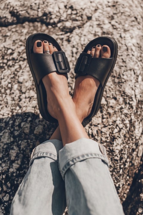 Women's Foam Platform Slides With Buckle Black Caramel